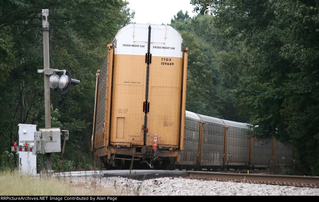 TTGX 159669 heads NB past Flat Shoals Road
